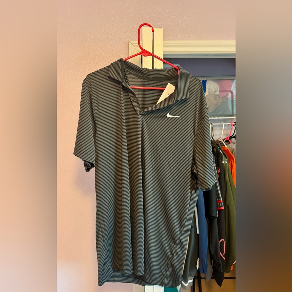Nike Golf Men’s dry fit Gray W/black Stripes Short Sleeve Polo. Mens XL. NWT